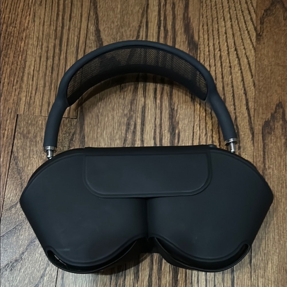 Black VR Headset